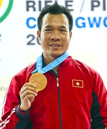Vinh wins World Cup bronze for shooting hinh anh 1