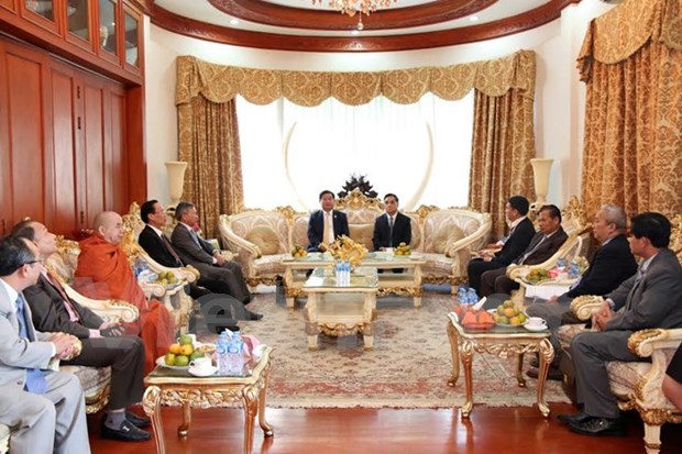 HCM City leader meets with former Lao officials hinh anh 1