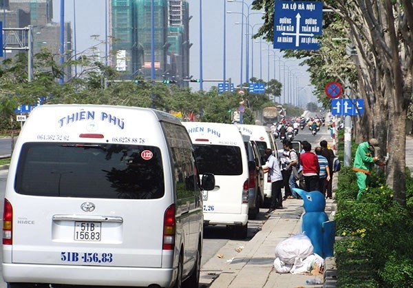 HCM City cracks down on illegal bus stations hinh anh 1