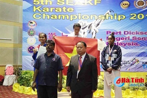 Vietnam triumph at SEA Karatedo competition hinh anh 1