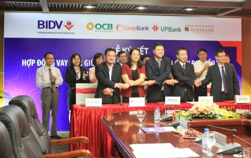 BIDV signs secondary loan contract with four banks hinh anh 1