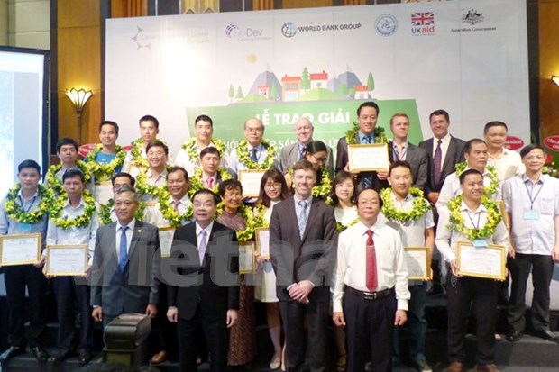 Nineteen enterprises awarded for solutions to climate change hinh anh 1