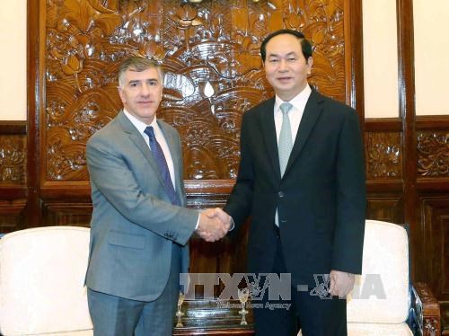 President Tran Dai Quang receives leaving ambassadors hinh anh 1