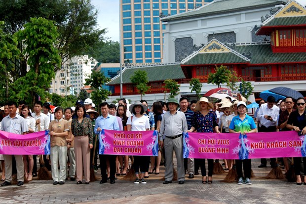Ha Long Bay promoted as clean, friendly destination hinh anh 1