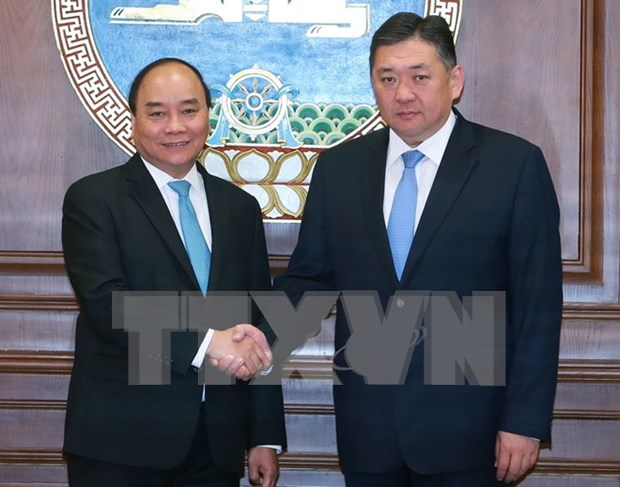 PM meets Mongolian parliament speaker hinh anh 1