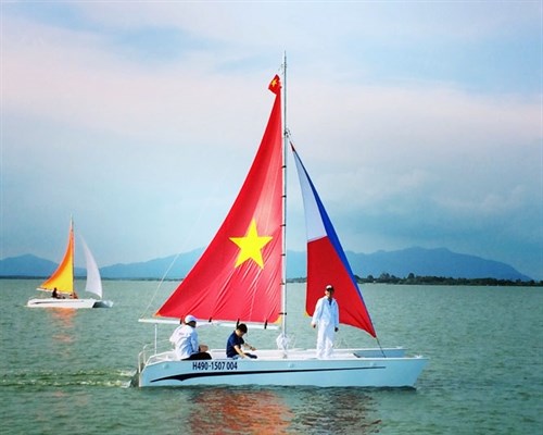Quang Binh holds first ever sailboat performance hinh anh 1