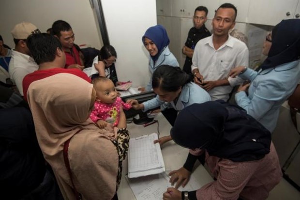 Indonesia begins re-vaccination for children amidst fake vaccine hinh anh 1