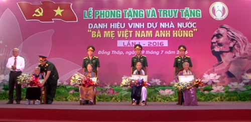 Dong Thap has 234 more heroic mothers hinh anh 1