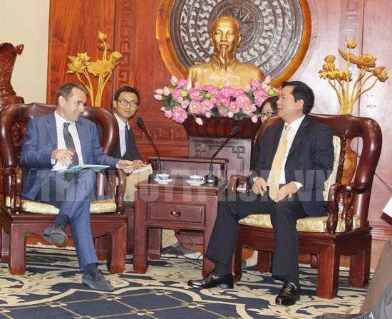 French firms interested in transport projects in HCM City hinh anh 1