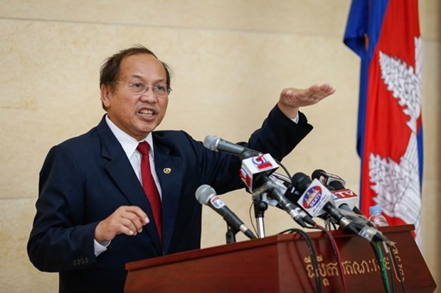 Cambodian government comes out strong against opposition hinh anh 1