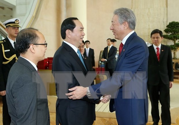 President wraps up State visit to Singapore hinh anh 1
