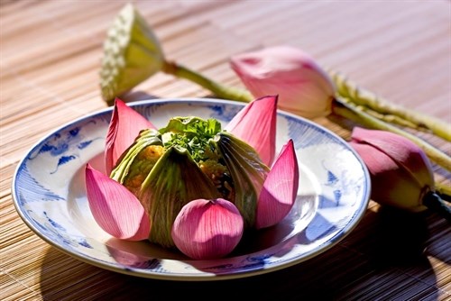 Lotus takes pride of place in Hue's royal gastronomy hinh anh 1