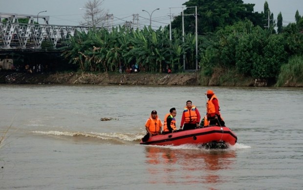 Indonesia: many missing after boat capsizes hinh anh 1