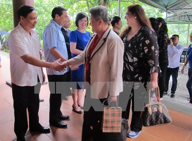 Female ambassadors visit Ninh Binh hinh anh 1