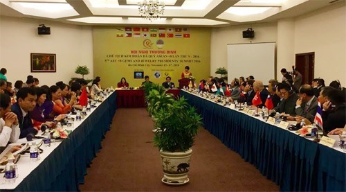 Regional jewelry traders seek to beef up cooperation hinh anh 1