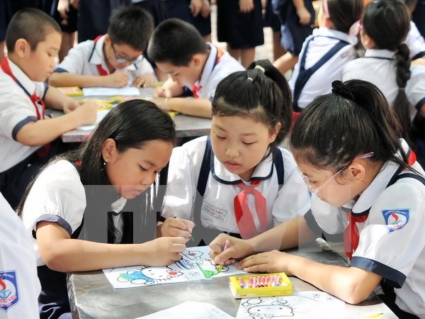 Education sector to continue with curricula reform hinh anh 1
