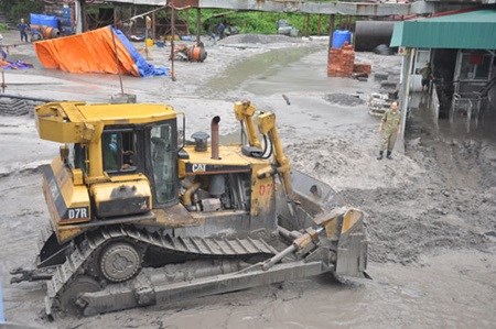 Quang Ninh coal mines open after damaging rains hinh anh 1