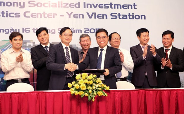 Deal inked on Yen Vien logistics centre project hinh anh 1