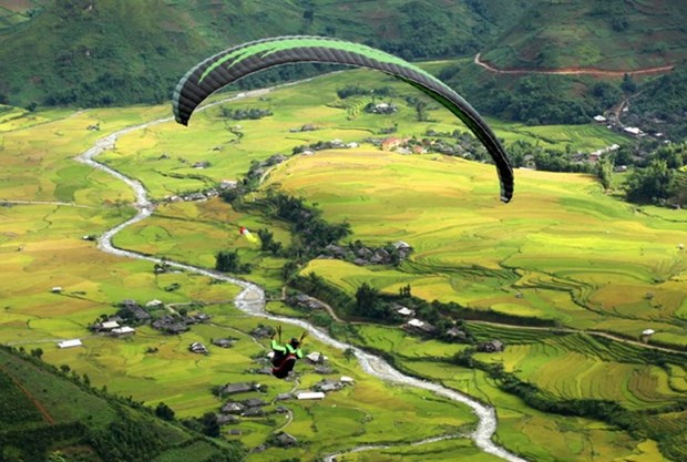 Paragliding festival kicks off in Yen Bai hinh anh 1