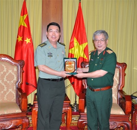 Vietnam, China armed forces called to increase trust hinh anh 1