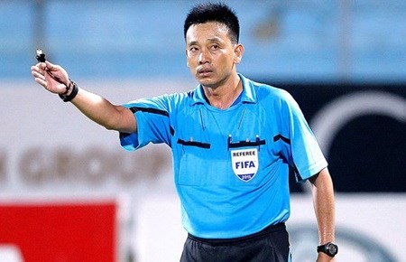 Tri named Vietnam's best referee of the season hinh anh 1