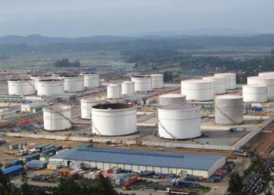 Vietnam might delay purchase of reserve oil hinh anh 1