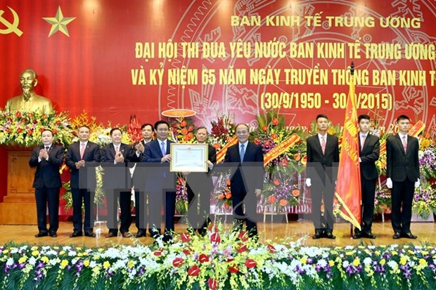 Party Economic Commission honoured for 65-year achievements hinh anh 1