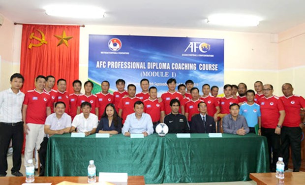 Professional diploma coaching course opens in Hanoi hinh anh 1