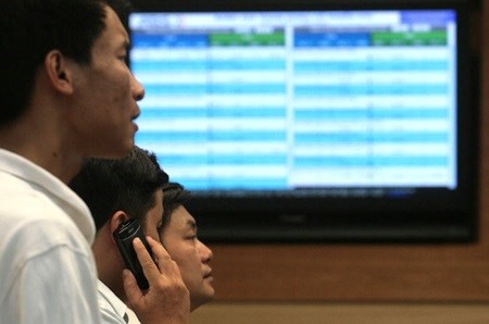 Vietnam’s shares lower after two-day rally hinh anh 1