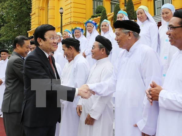 President greets Cao Dai followers on founding anniversary hinh anh 1