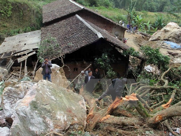Three go missing in flood-triggered landslide in Cao Bang hinh anh 1
