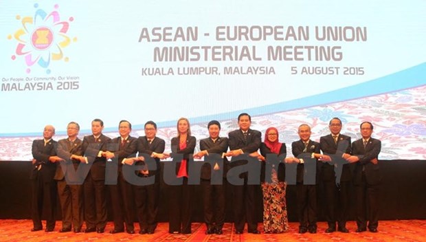 ASEAN, partners vow to boost cooperation for regional development hinh anh 1
