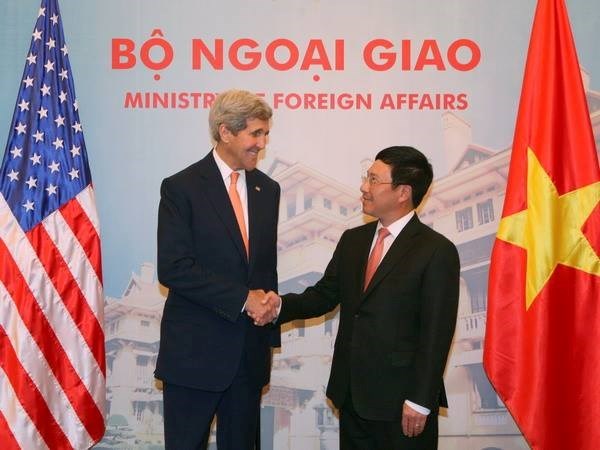 Kerry pledges pushing dioxin decontamination projects hinh anh 1