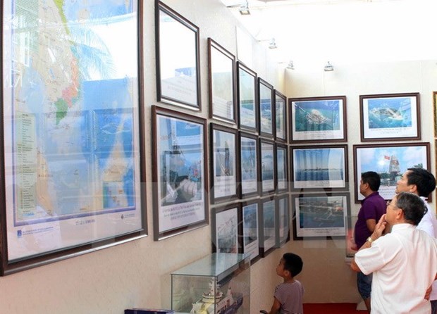 Maps displayed to prove Vietnam’s sea, island sovereignty hinh anh 1