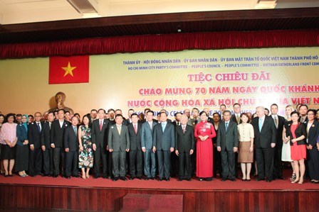 Gathering reviews Vietnam’s development efforts hinh anh 1