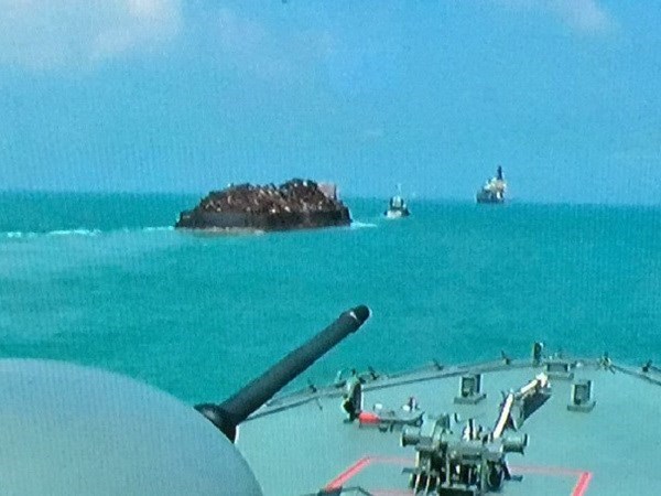 Singapore navy prevents pirate attack hinh anh 1