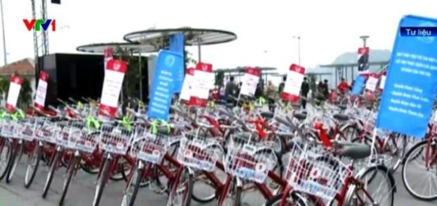 Tien Giang: studious poor students get bikes hinh anh 1