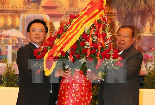 Lao leaders receive Vietnamese Party chief’s special envoy hinh anh 1