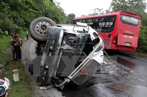 Traffic accidents claim 300 lives during Tet holiday hinh anh 1