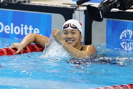 Vietnamese swimmer wins silver in Florida hinh anh 1