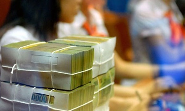 Banks in race to hike deposit interest rates hinh anh 1