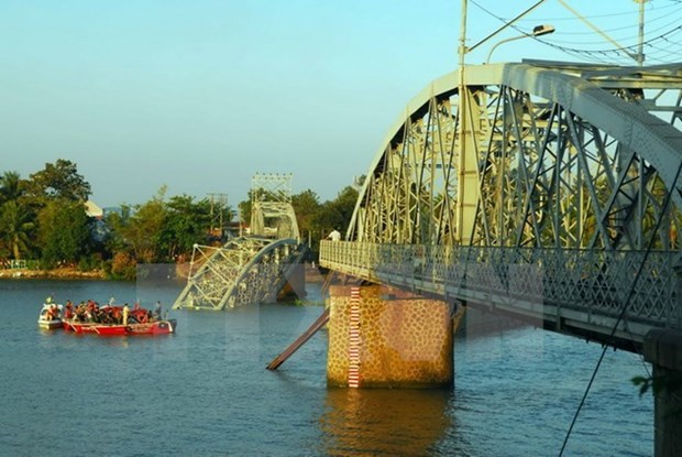 Two prosecuted for bridge collapse in Dong Nai hinh anh 1