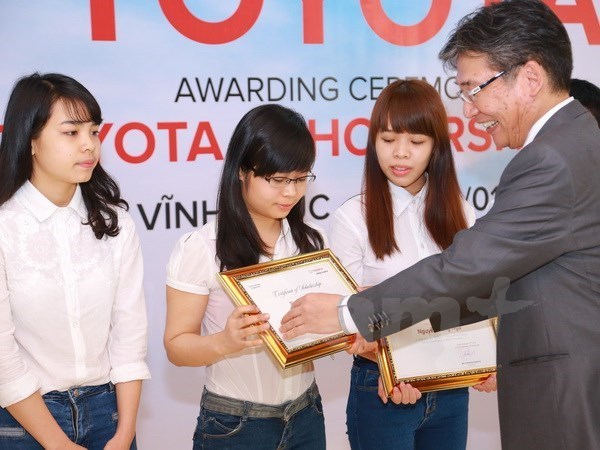 Asia Foundation scholarships granted to 12th grade female students hinh anh 1