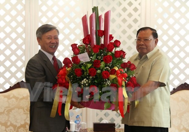 Vietnamese diplomat congratulates Laos’ newly-elected President hinh anh 1
