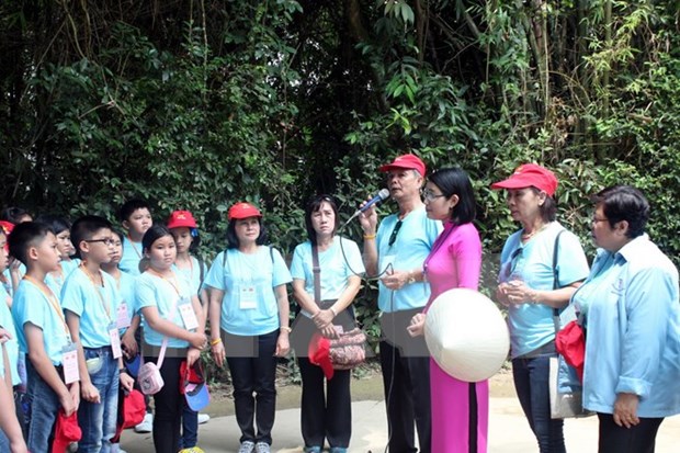 Exchange visit helps tighten Vietnam-Thailand friendship hinh anh 1