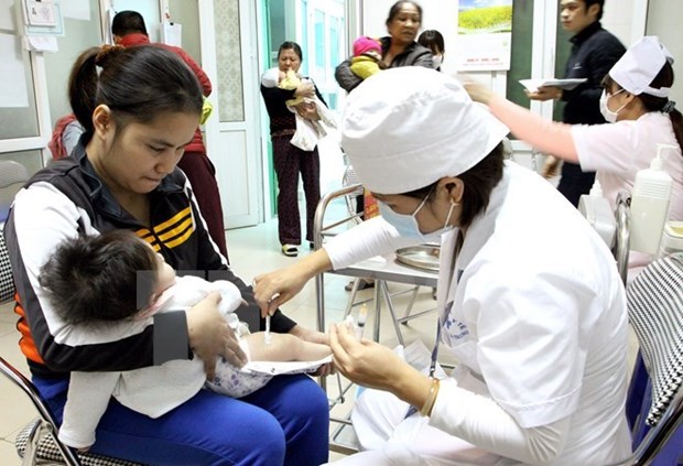 Priority given to vaccination in disadvantaged areas hinh anh 1