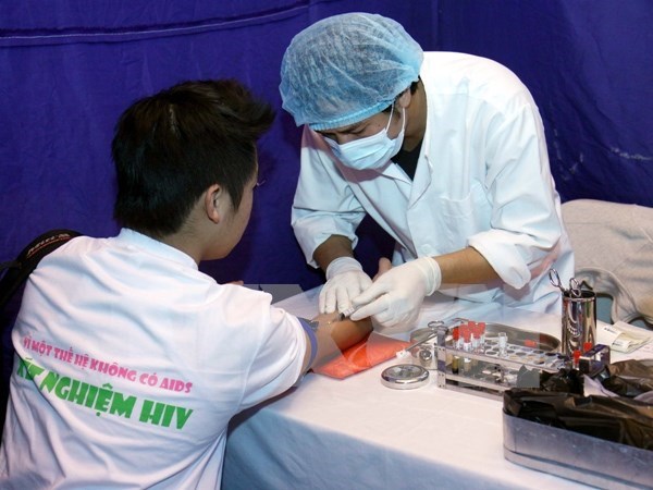 HIV/AIDS treatment costs to spike hinh anh 1
