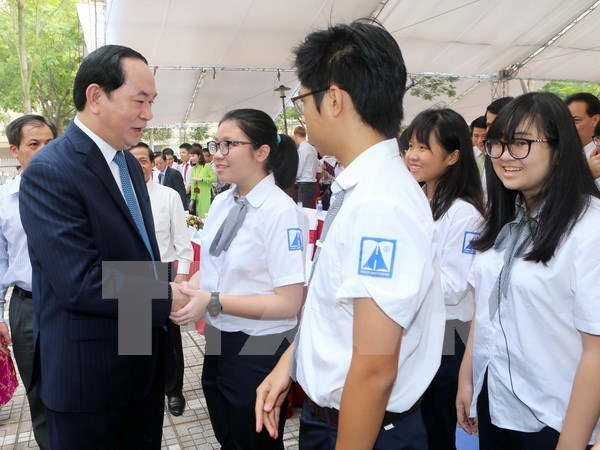 Leaders share nationwide students’ joy of new school year hinh anh 1
