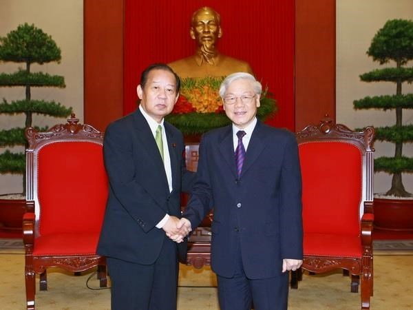 Party chief receives Japan’s LDP general secretary hinh anh 1