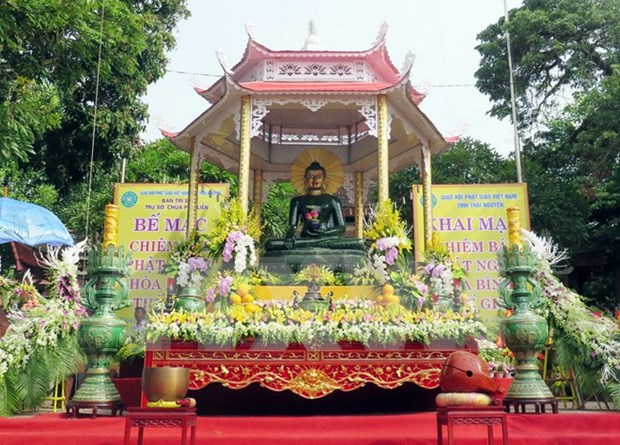 Jade Buddha statute conveys peace message in Vinh Phuc province hinh anh 1